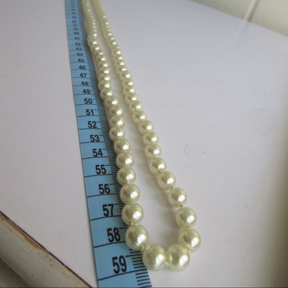 2 LONG PEARL NECKLACES - Picture 7 of 8